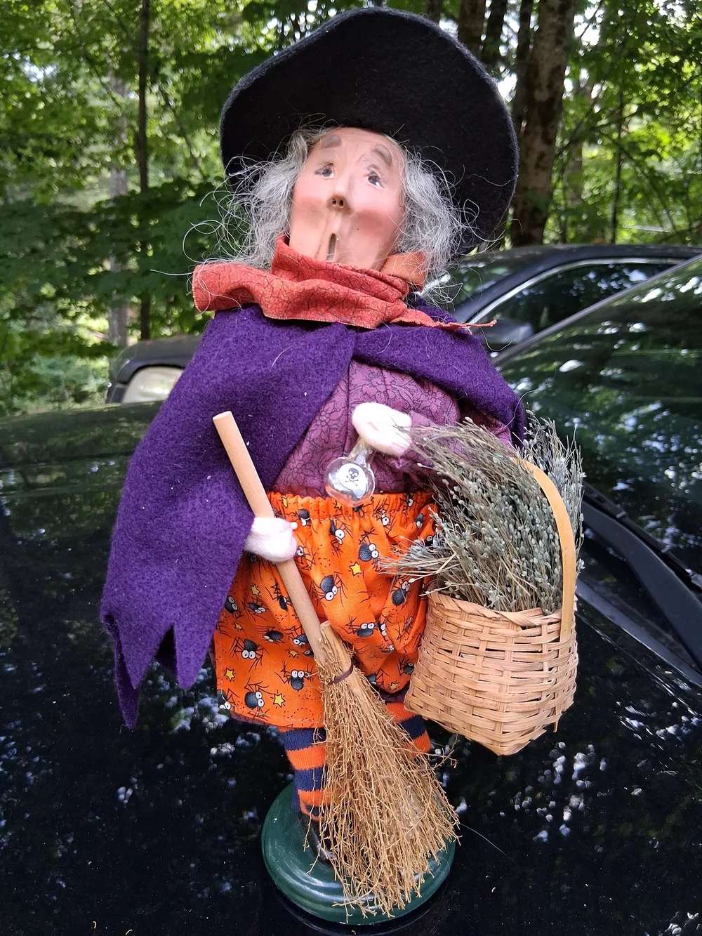 Byers Choice 2006 Witch With Broom, Poison Bottle, And Wicked Herbs Basket